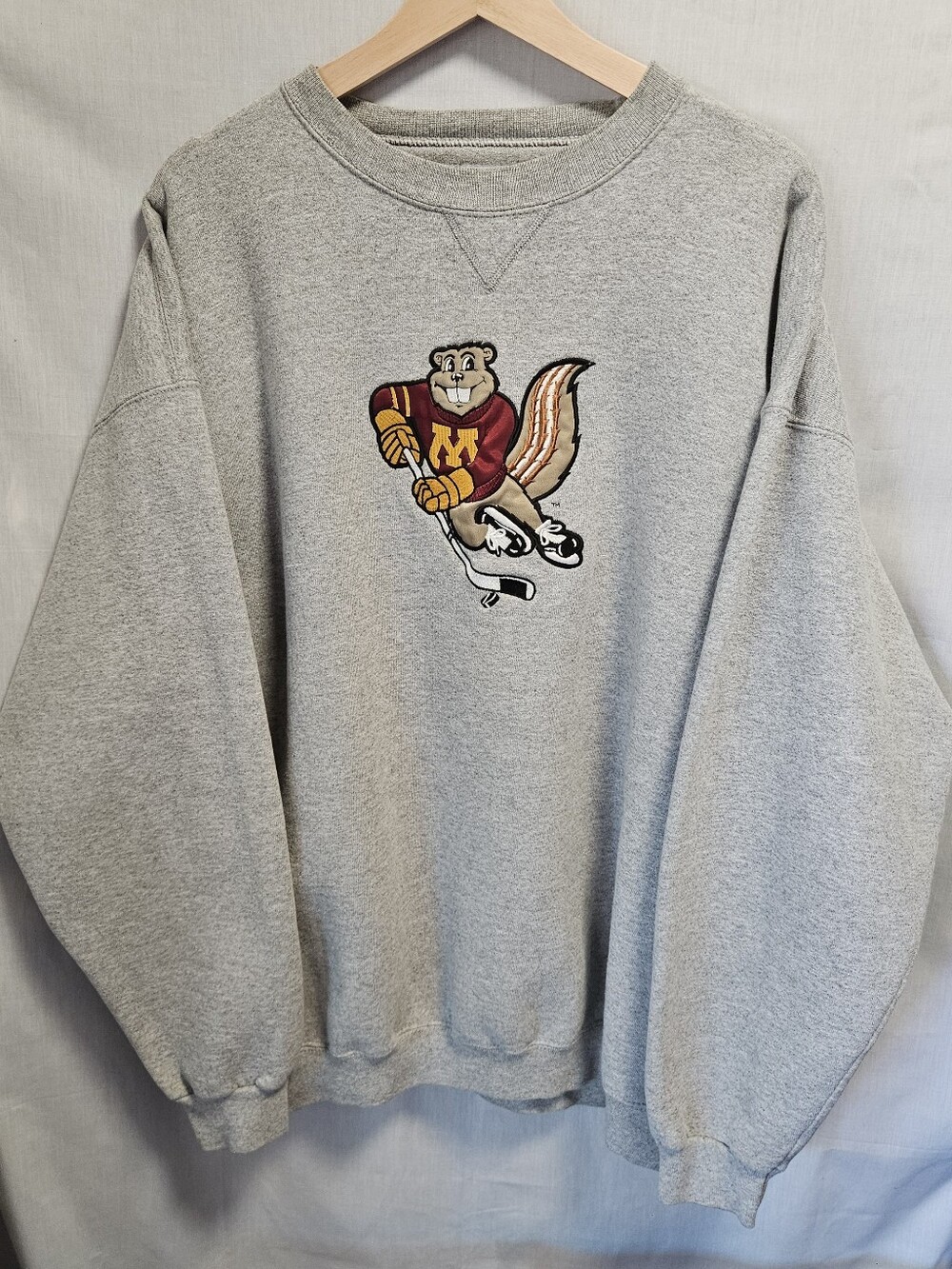 Grey Minnesota Gophers Men’s Crewneck Sweatshirt with Hockey Mascot - sz XL